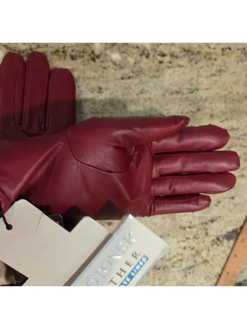 New! Isotoner Womens 7.5 /M Red Leather Gloves Thinsulate Lined 40 gram 88325